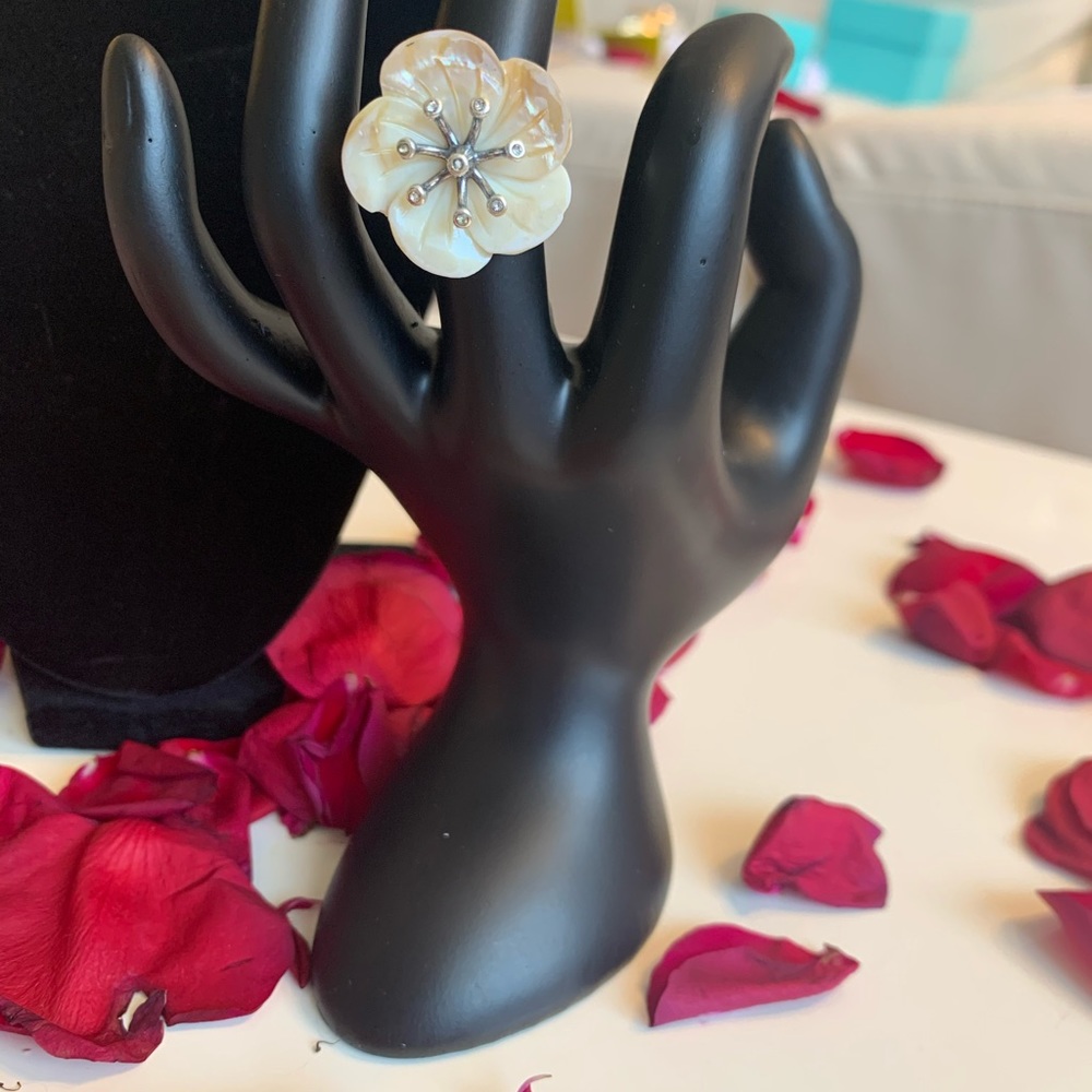 Mother of pearl JENAVI ring